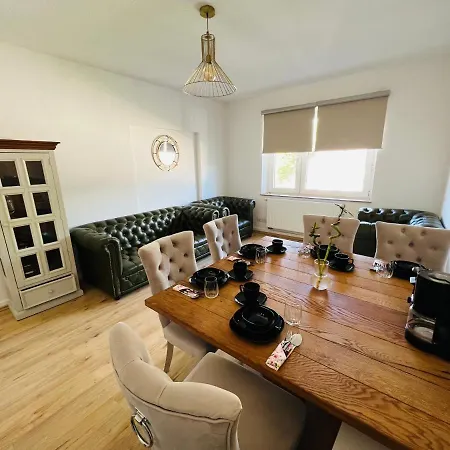 4 Appartments L 24 Beds L 11 Bedrooms L Fast Wifi Apartment