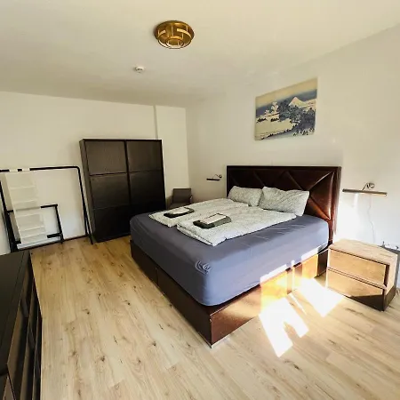 4 Appartments L 24 Beds L 11 Bedrooms L Fast Wifi Apartment *