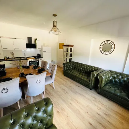 4 Appartments L 24 Beds L 11 Bedrooms L Fast Wifi