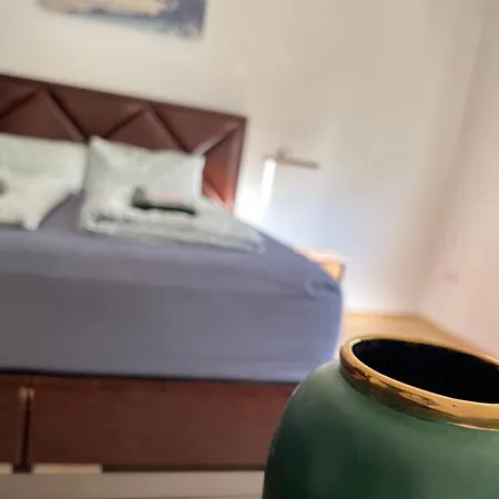 4 Appartments L 24 Beds L 11 Bedrooms L Fast Wifi