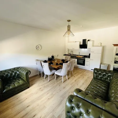 4 Appartments L 24 Beds L 11 Bedrooms L Fast Wifi Apartment *