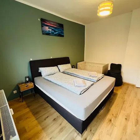 4 Appartments L 24 Beds L 11 Bedrooms L Fast Wifi