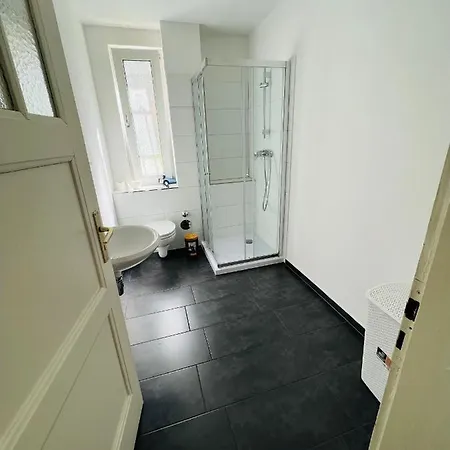 4 Appartments L 24 Beds L 11 Bedrooms L Fast Wifi Apartment *