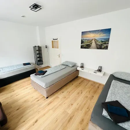 4 Appartments L 24 Beds L 11 Bedrooms L Fast Wifi * Bochum